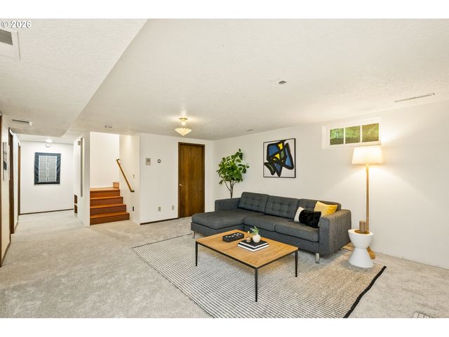 4495 Se ALDERCREST Rd, Milwaukie, OR 97222