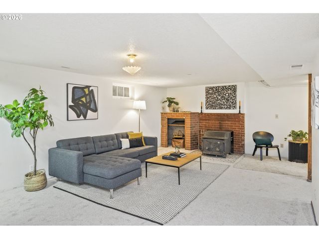 4495 Se ALDERCREST Rd, Milwaukie, OR 97222