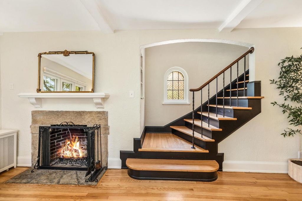 820 E Lake Forest AVENUE, Whitefish Bay, WI 53217