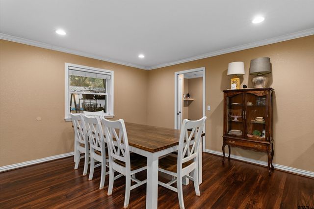 4054 Lakeshore Dr, Lone Star, TX 75668