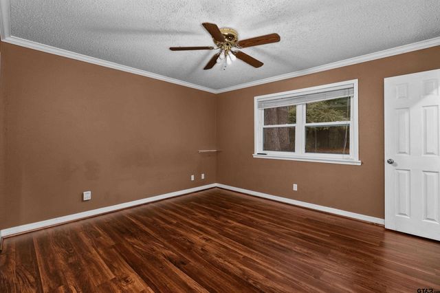 4054 Lakeshore Dr, Lone Star, TX 75668