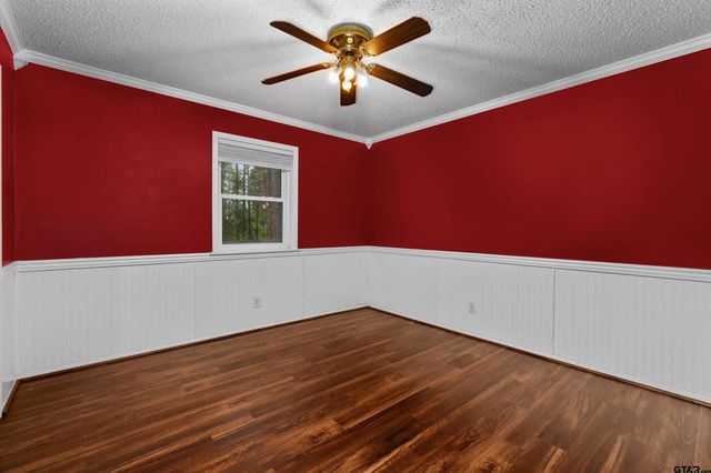 4054 Lakeshore Dr, Lone Star, TX 75668