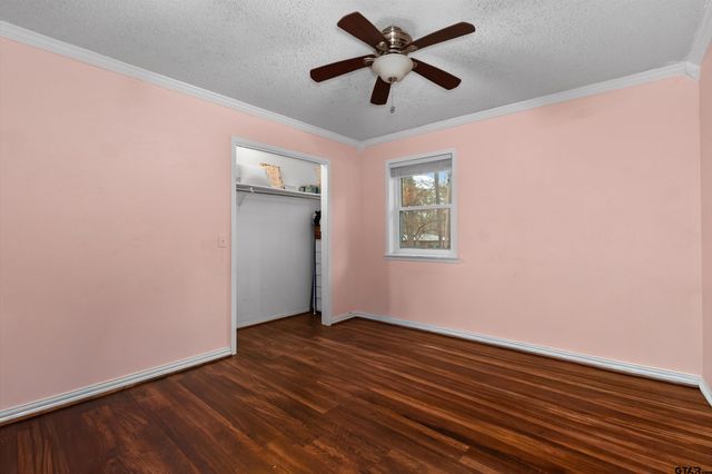 4054 Lakeshore Dr, Lone Star, TX 75668