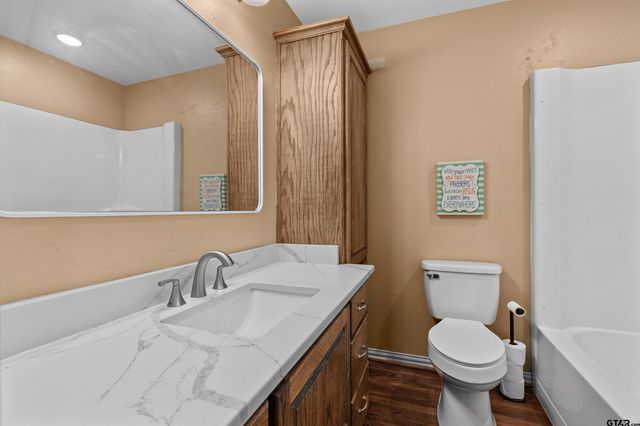 4054 Lakeshore Dr, Lone Star, TX 75668