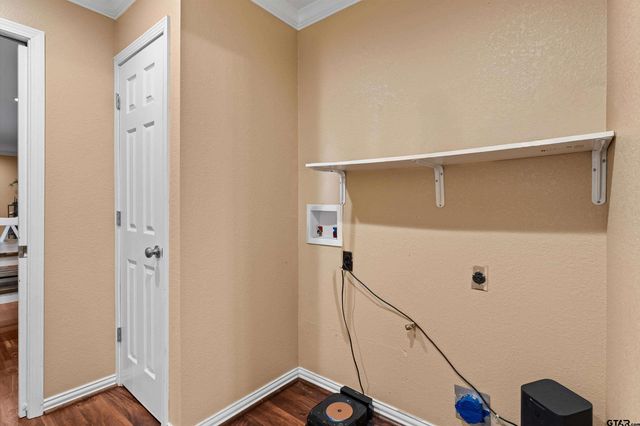 4054 Lakeshore Dr, Lone Star, TX 75668