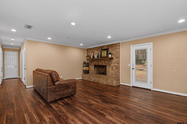 4054 Lakeshore Dr, Lone Star, TX 75668