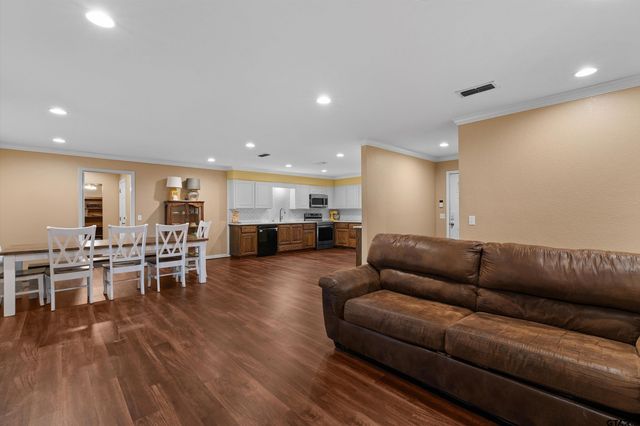 4054 Lakeshore Dr, Lone Star, TX 75668