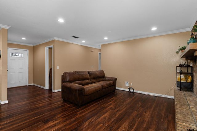 4054 Lakeshore Dr, Lone Star, TX 75668