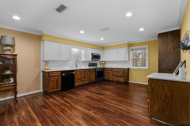 4054 Lakeshore Dr, Lone Star, TX 75668