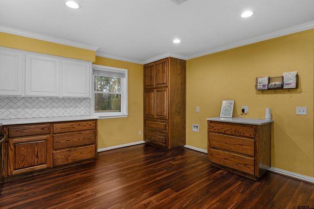 4054 Lakeshore Dr, Lone Star, TX 75668