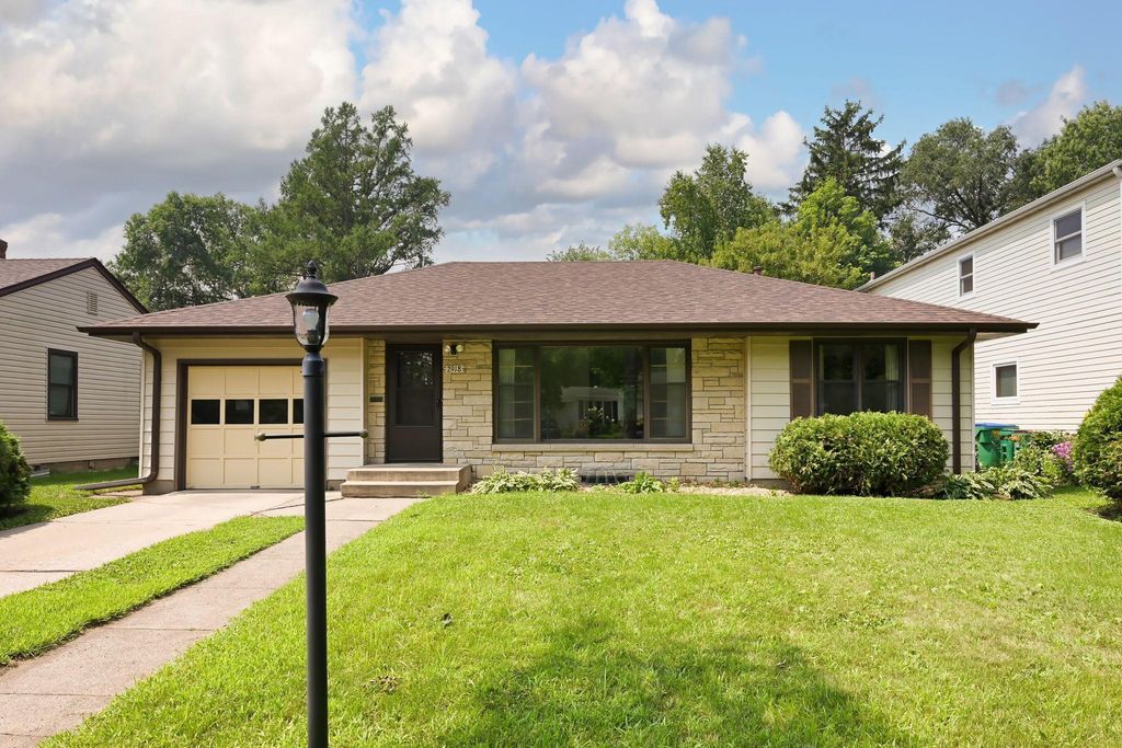 2918 Pennsylvania Avenue S, Saint Louis Park, MN 55426