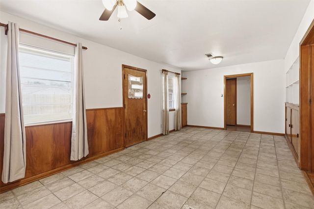 1605 Marlock Ln, Pasadena, TX 77502