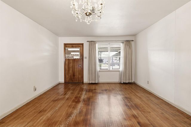 1605 Marlock Ln, Pasadena, TX 77502