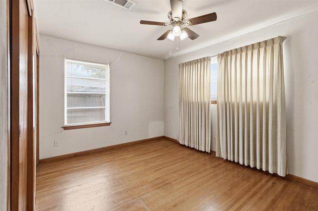 1605 Marlock Ln, Pasadena, TX 77502