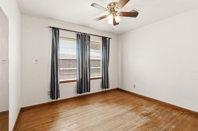 1605 Marlock Ln, Pasadena, TX 77502