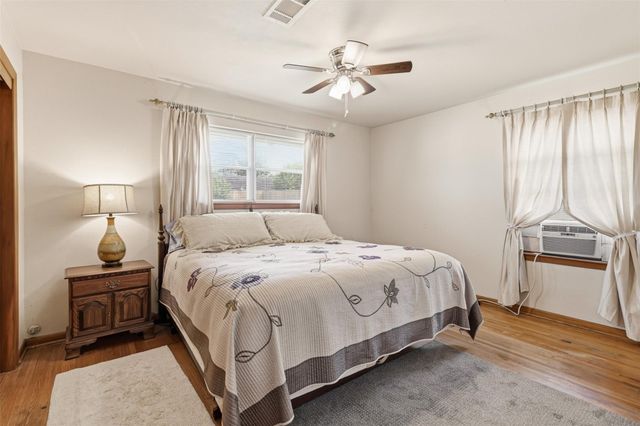 1605 Marlock Ln, Pasadena, TX 77502