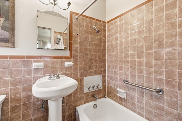 1605 Marlock Ln, Pasadena, TX 77502