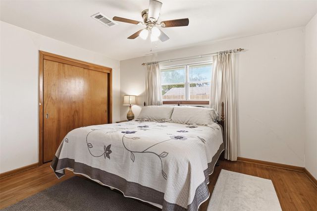 1605 Marlock Ln, Pasadena, TX 77502