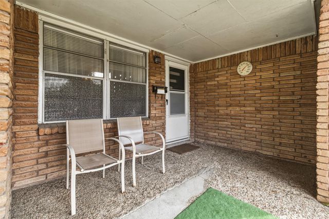 1605 Marlock Ln, Pasadena, TX 77502