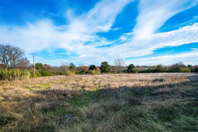 910 N Prairie Creek Road, Dallas, TX 75217