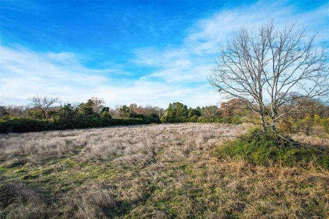 910 N Prairie Creek Road, Dallas, TX 75217