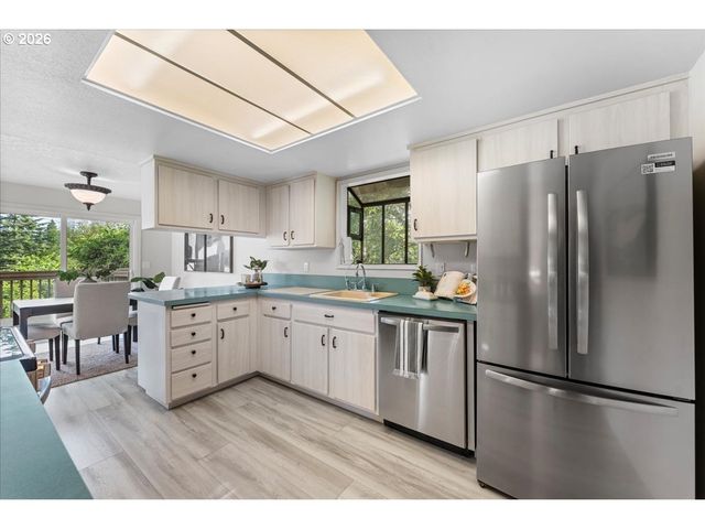 16148 PEARCY St, Lake Oswego, OR 97034