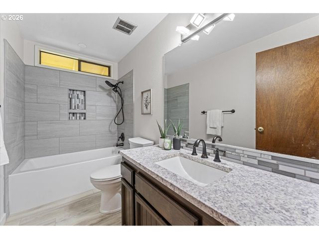 16148 PEARCY St, Lake Oswego, OR 97034