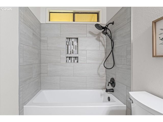 16148 PEARCY St, Lake Oswego, OR 97034