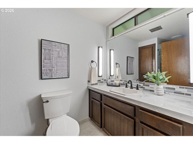 16148 PEARCY St, Lake Oswego, OR 97034