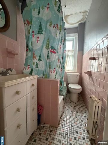 90 Spring Valley Avenue, Hackensack, NJ 07601