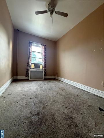 90 Spring Valley Avenue, Hackensack, NJ 07601