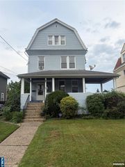 90 Spring Valley Avenue, Hackensack, NJ 07601