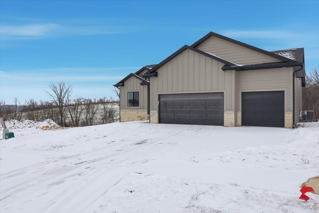 325 S Walnut Drive, Norwalk, IA 50211