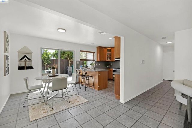 27818 Del Norte Ct, Hayward, CA 94545