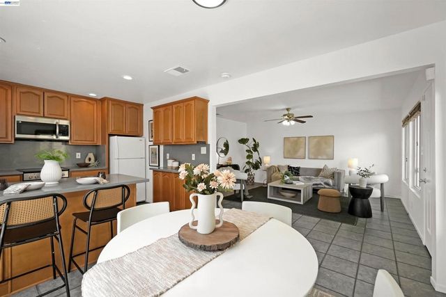 27818 Del Norte Ct, Hayward, CA 94545