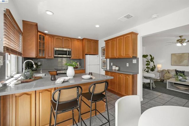 27818 Del Norte Ct, Hayward, CA 94545