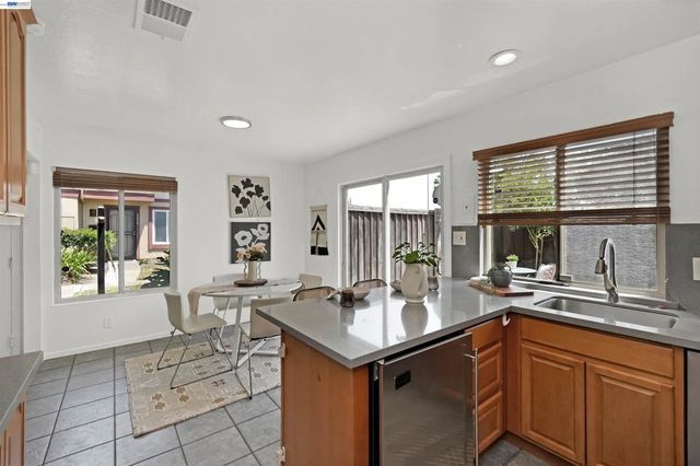 27818 Del Norte Ct, Hayward, CA 94545