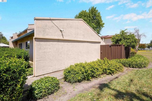 27818 Del Norte Ct, Hayward, CA 94545