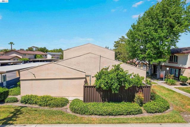 27818 Del Norte Ct, Hayward, CA 94545