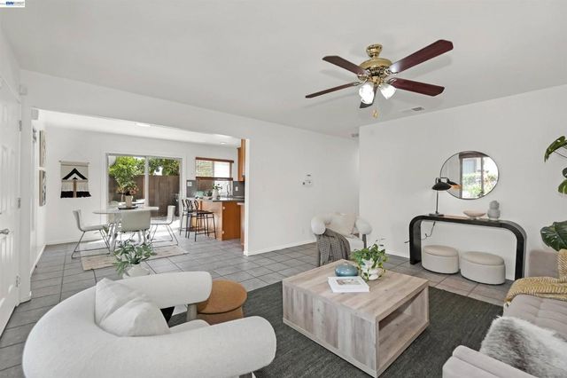 27818 Del Norte Ct, Hayward, CA 94545