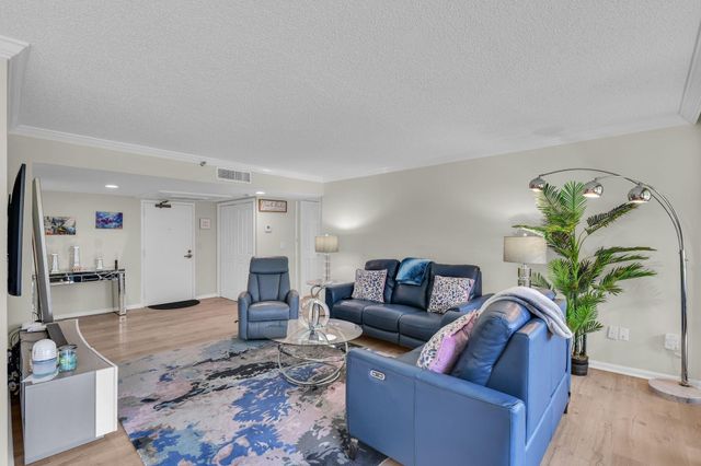 899 Jeffery Street 109, Boca Raton, FL 33487