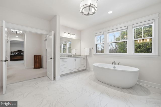 2867 HILL RD, Vienna, VA 22181