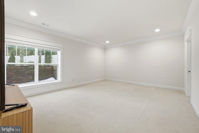 2867 HILL RD, Vienna, VA 22181