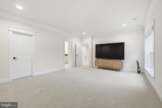 2867 HILL RD, Vienna, VA 22181