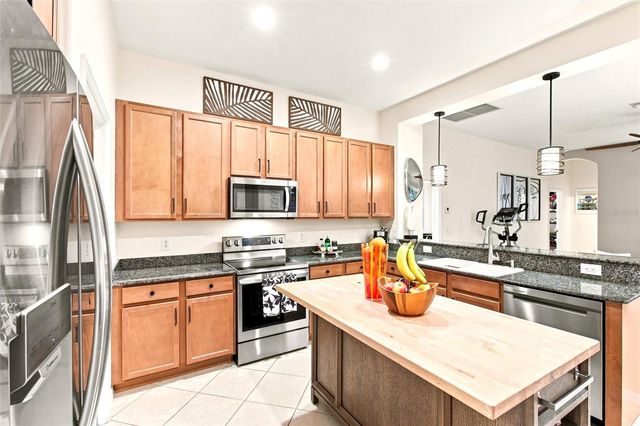 8059 36TH STREET CIRCLE E, Sarasota, FL 34243