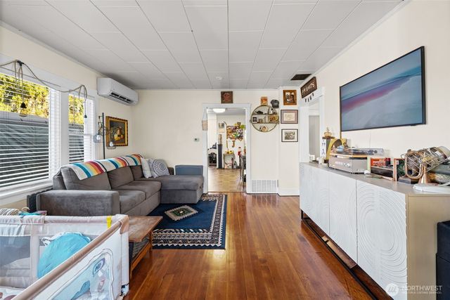 6222 36th Avenue E, Tacoma, WA 98443