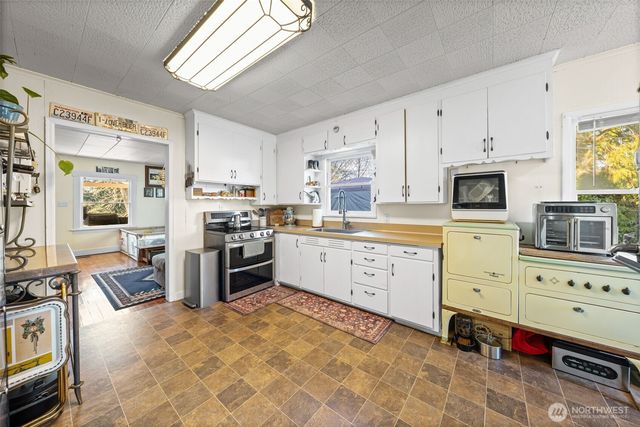 6222 36th Avenue E, Tacoma, WA 98443