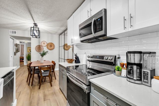 9729 Hammocks Boulevard 101e, Miami, FL 33196