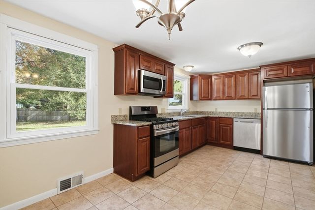 60 Jeanne Marie St, Springfield, MA 01129