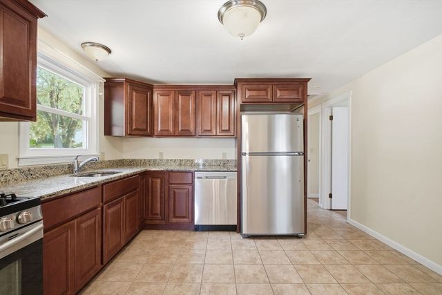 60 Jeanne Marie St, Springfield, MA 01129